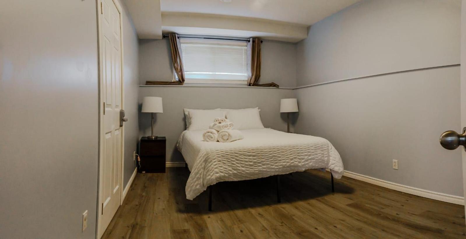 The Blue Door Hotel Гранд Прери Екстериор снимка
